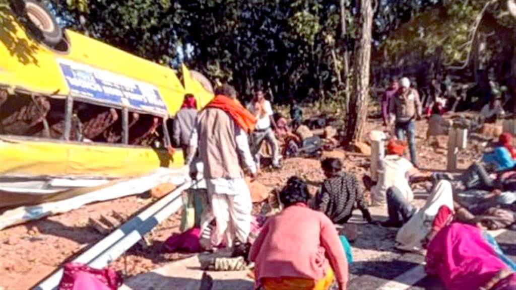 Jharkhand bus accident 9 dead 70 injured School bus goes out of control due to brake failure Villagers were going to an engagement program